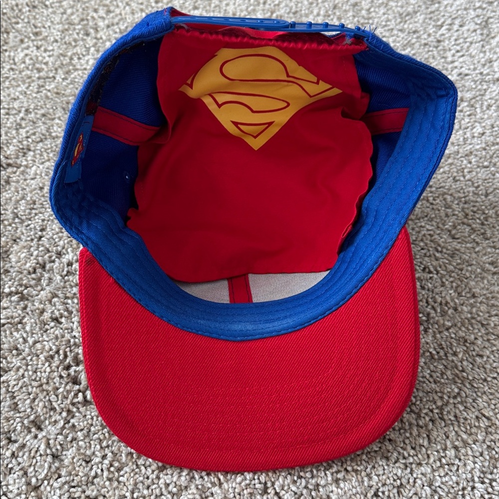 Superman Snapback With Cape - Picture 8 of 11